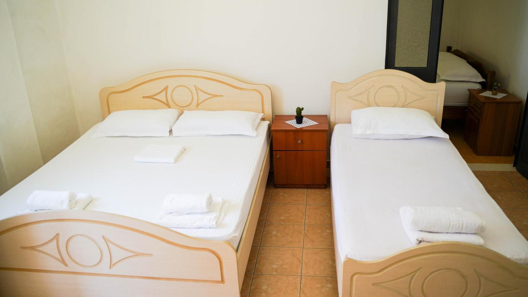 Vila Aliaj Deluxe Groundfloor With Beautiful Garden * Durres
